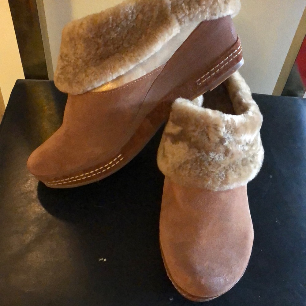 Antelope Collection Wedge Slides.  Size 39